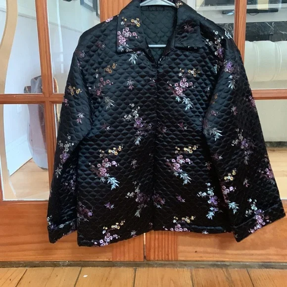Asian Silk jacket in excellent conditions - Picture 2 of 3